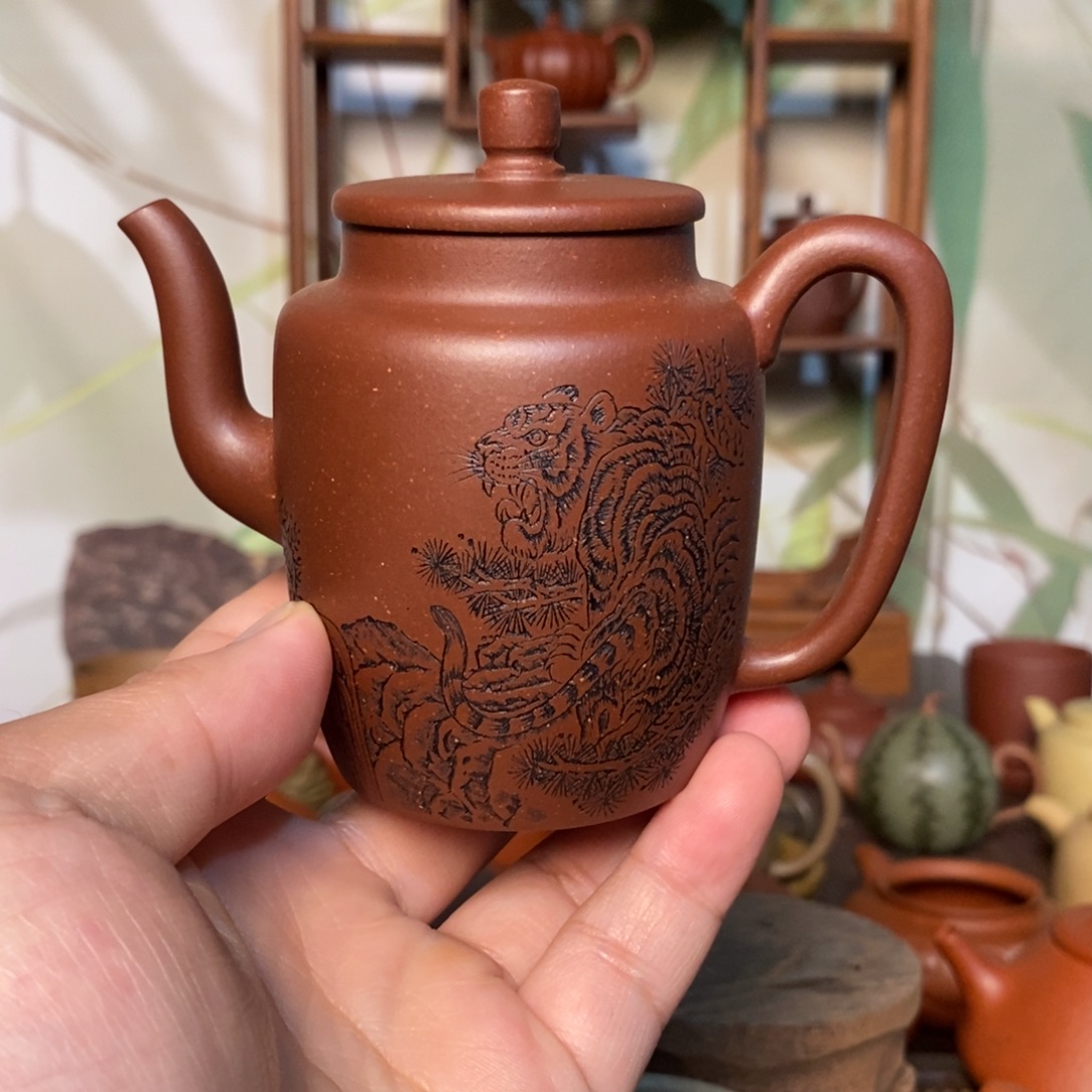 茶壶紫砂精工半手刻老虎