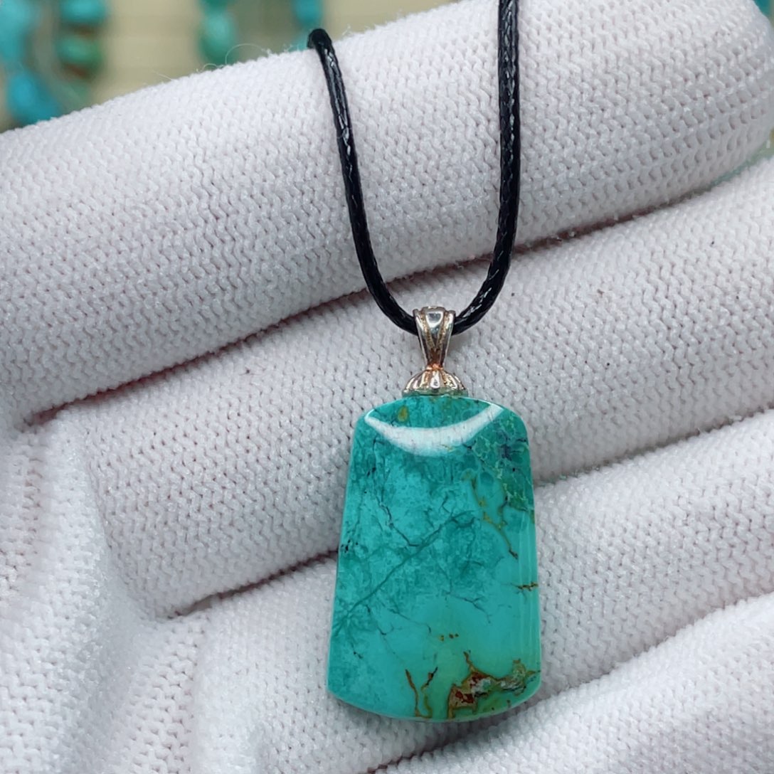 绿松石未镶嵌颈饰