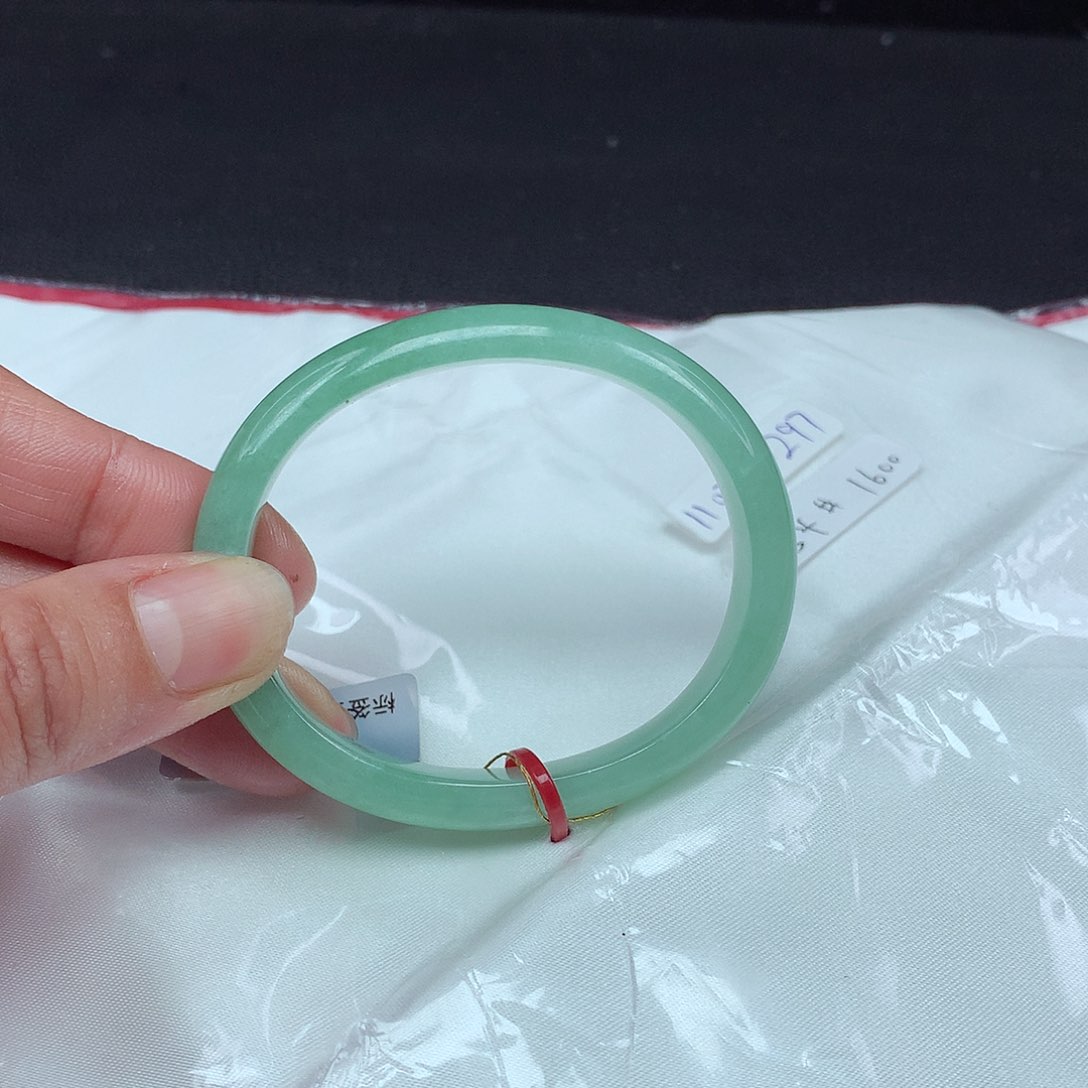 翡翠手镯未镶嵌54贵0297