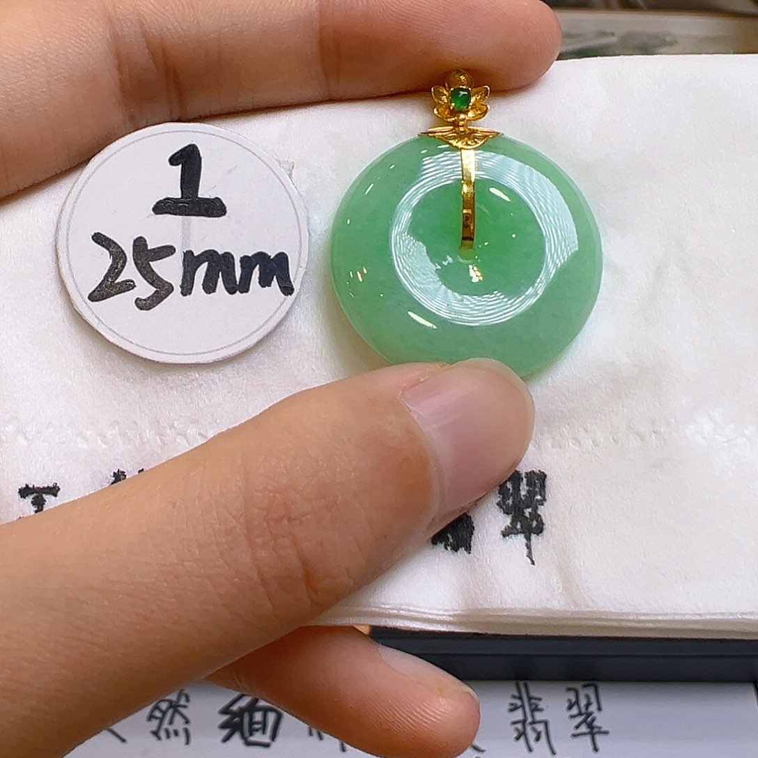 翡翠颈饰18K金镶嵌翡翠