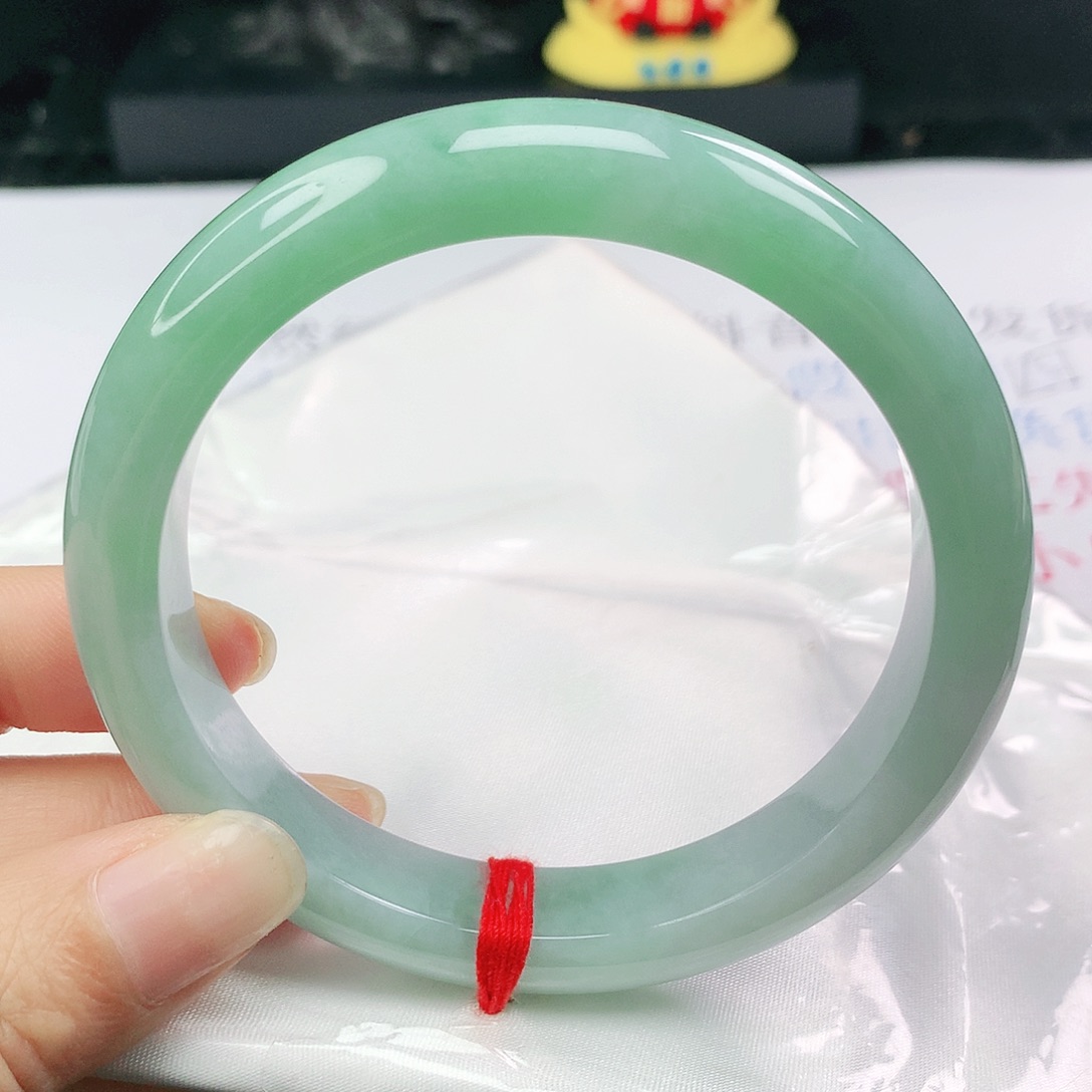 翡翠未镶嵌手镯正
