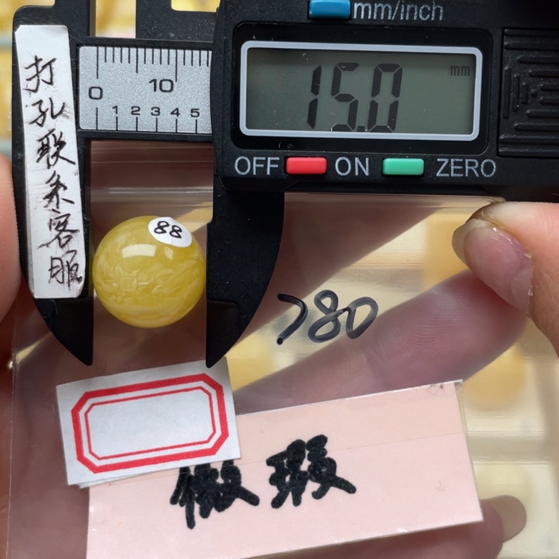 蜜蜡裸石未镶嵌微瑕