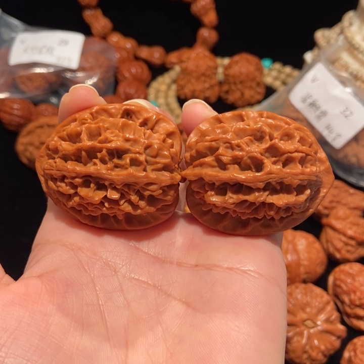 文玩核桃把件39泰山石47.7克