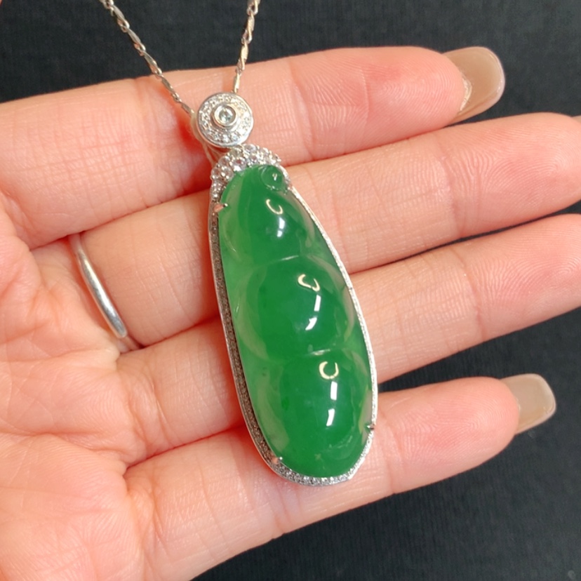 【闪购商品】颈饰18K金镶嵌翡翠福豆