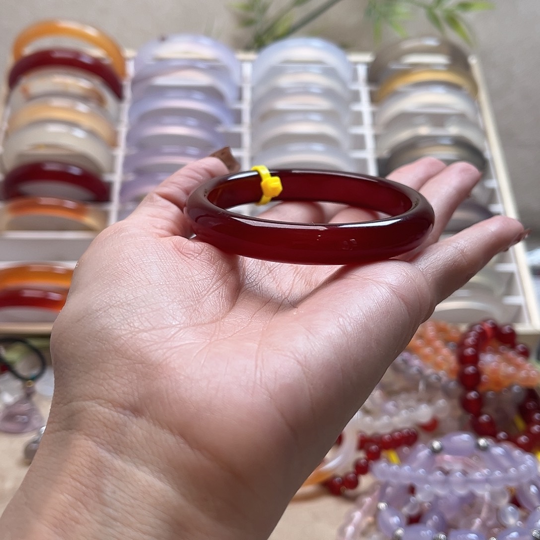 林***曦玛瑙/玉髓未镶嵌手镯