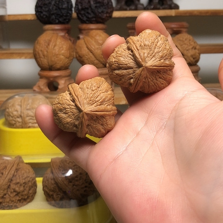 彬***哥文玩核桃吊坠云南铁核桃