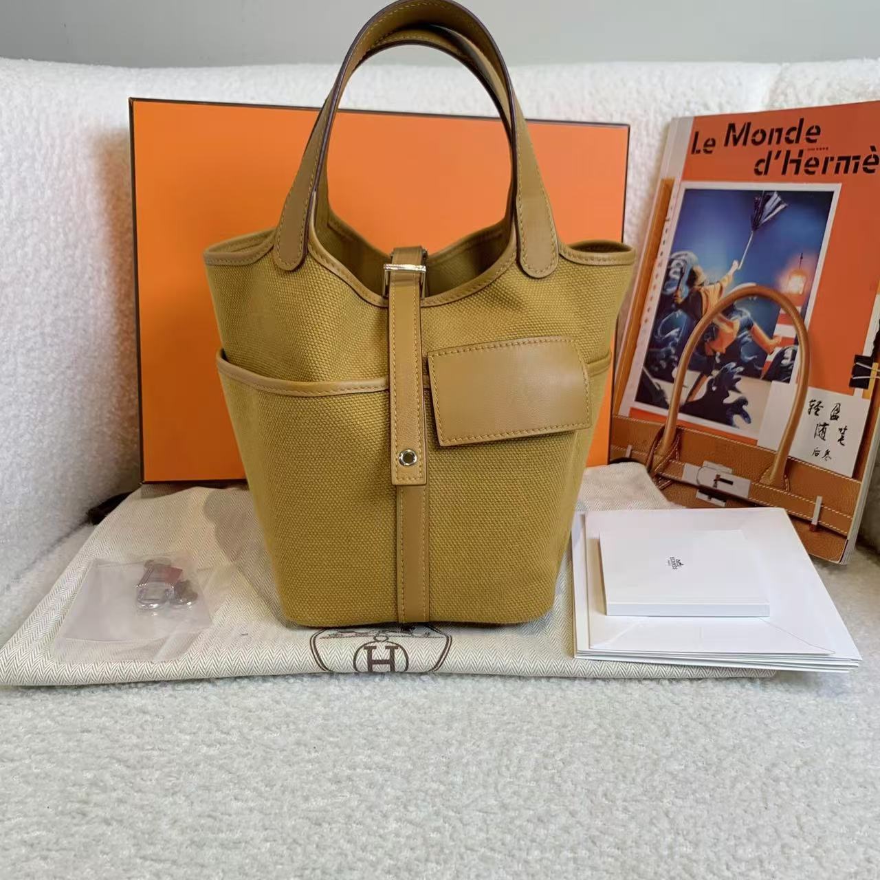 99新 Hermes/爱马仕 壹臻/沙黄色银扣cargo菜篮子/65863335