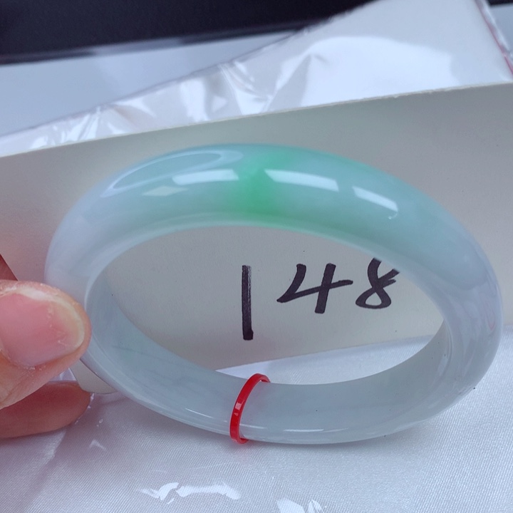 翡翠手镯未镶嵌翡翠