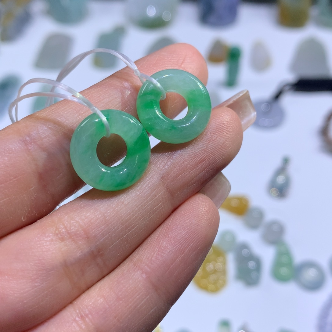 翡翠颈饰未镶嵌甜甜圈