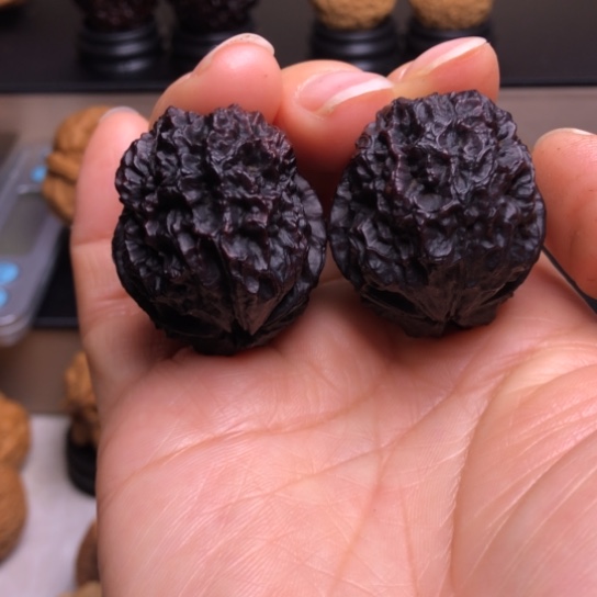 文玩核桃把件麒麟地闷20