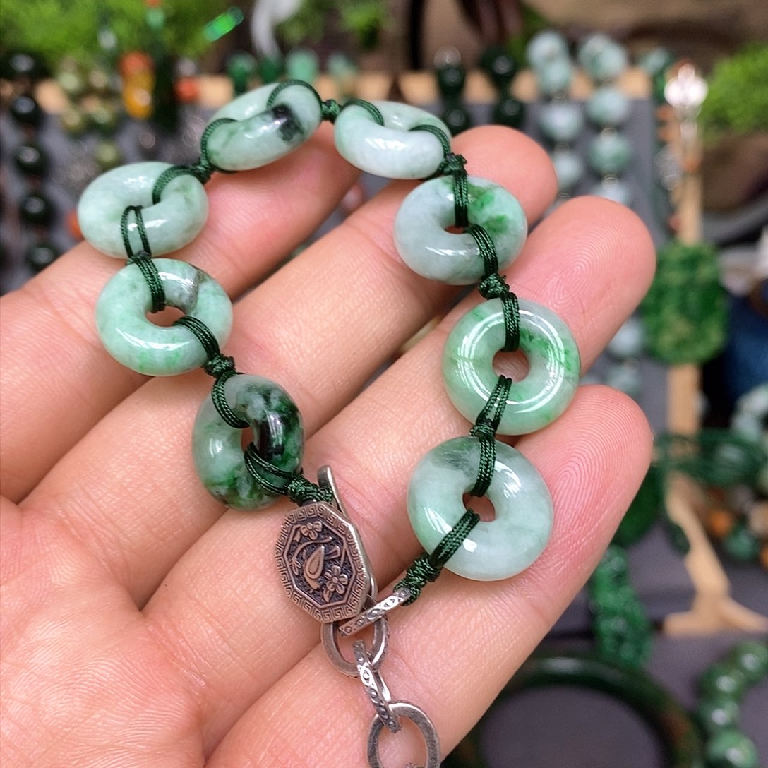 翡翠手链未镶嵌自**神漂亮美眉