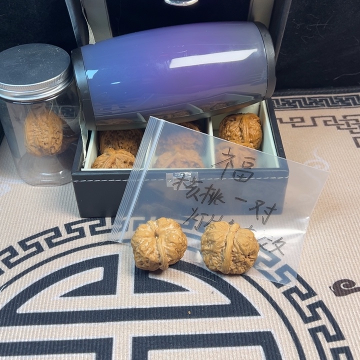 ****枪吊坠文玩核桃随机