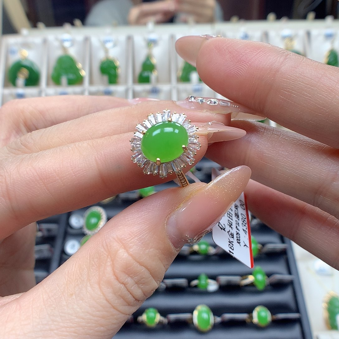 和田玉戒指18K金镶嵌810