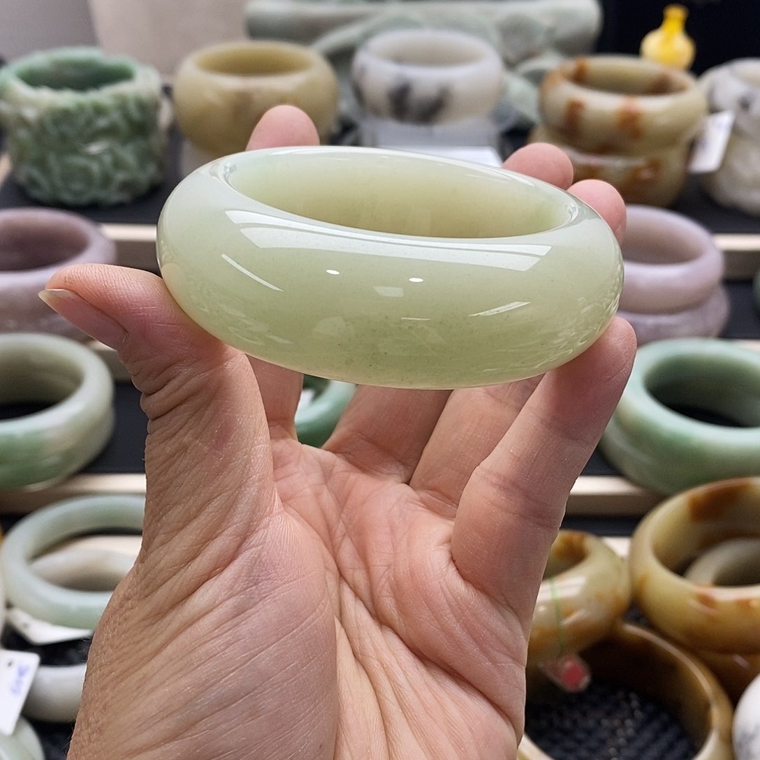 石英质玉手镯未镶嵌