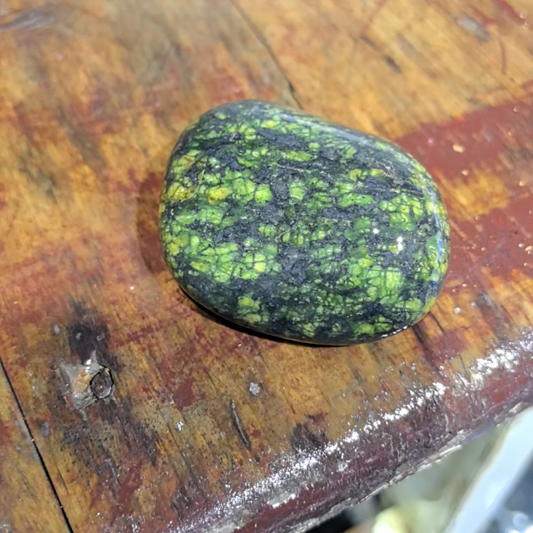 麦***1藏玉药王石原石一个摆件