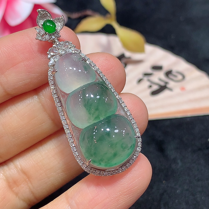 18k金天然A货翡翠飘花大福豆吊坠经典时尚气质百搭款