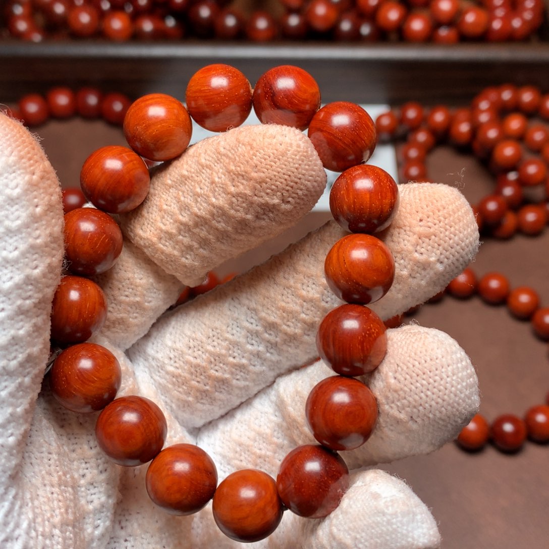 R****手串/手链小叶紫檀1.2*16颗 顶泥鸡血红无胶无蜡