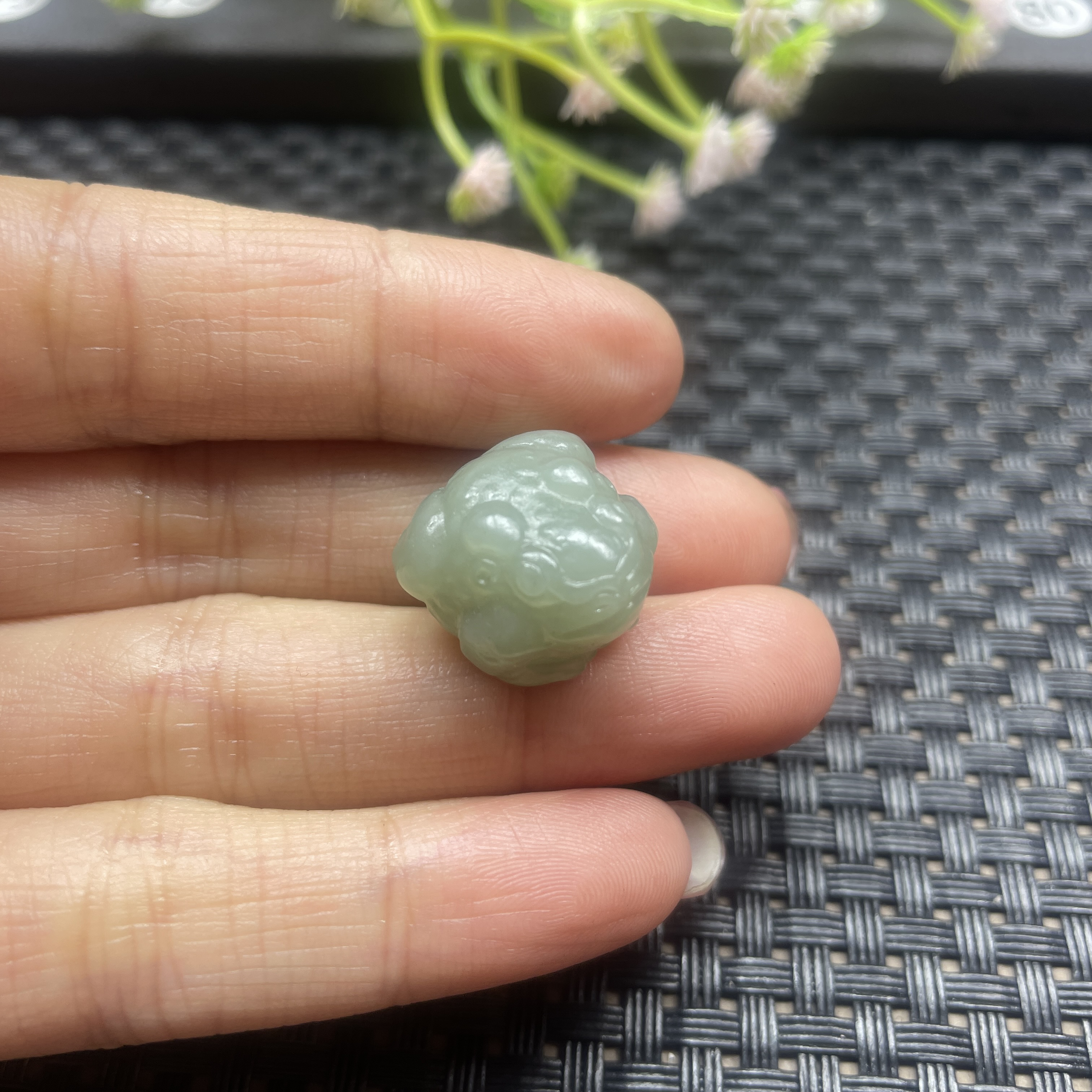 天然和田玉呱呱来财挂坠颈饰冰底切莫蓝时尚吊坠