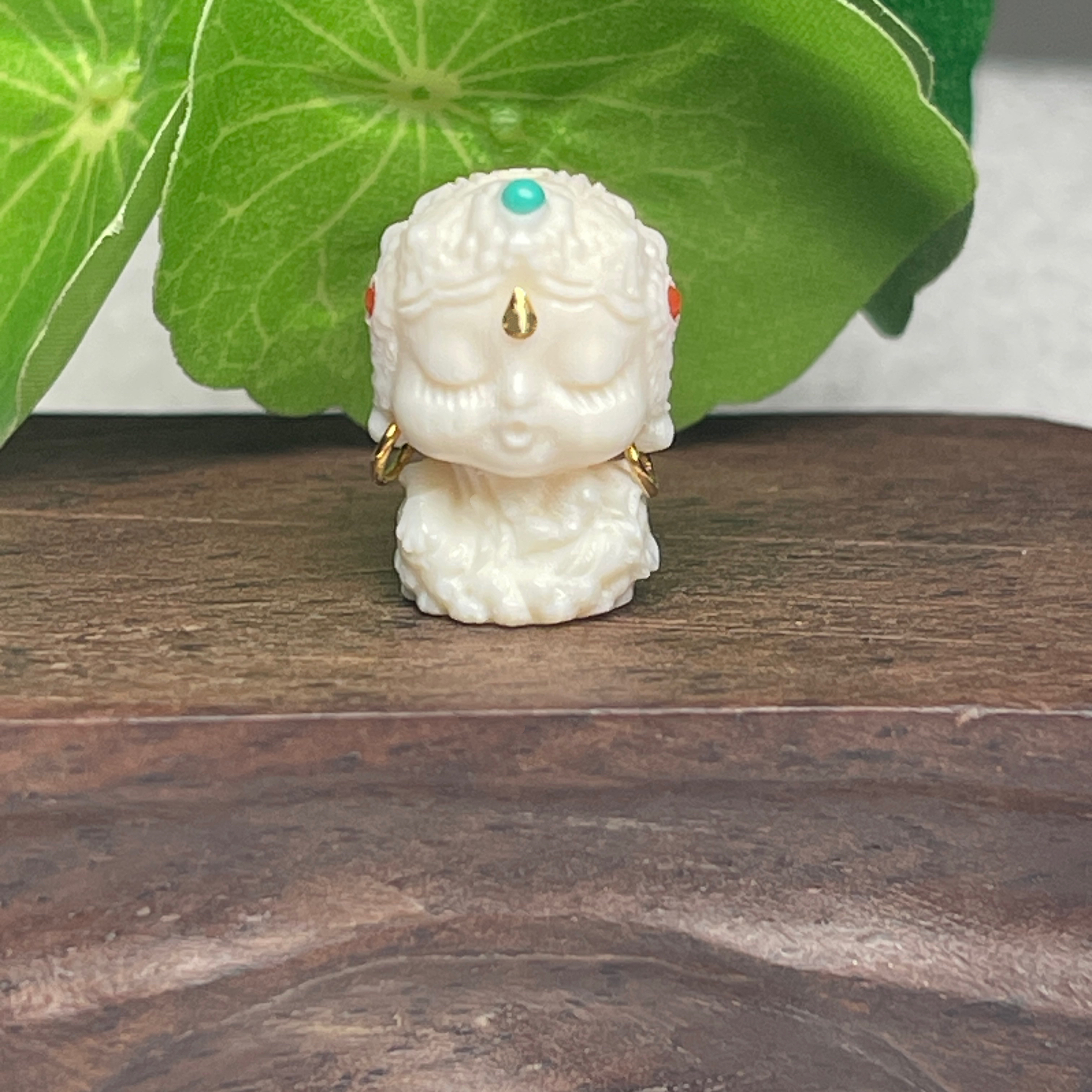 天然猛犸牙渡母雕刻件，尺寸约:11*12*18（多样性发其一）无证