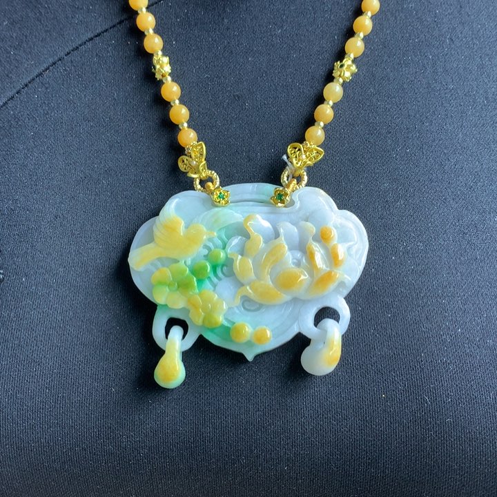 翡翠颈饰未镶嵌翡翠