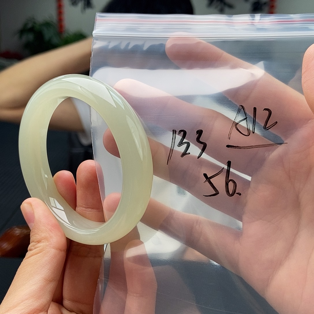 和田玉手镯未镶嵌颜色多样性发拍一发一