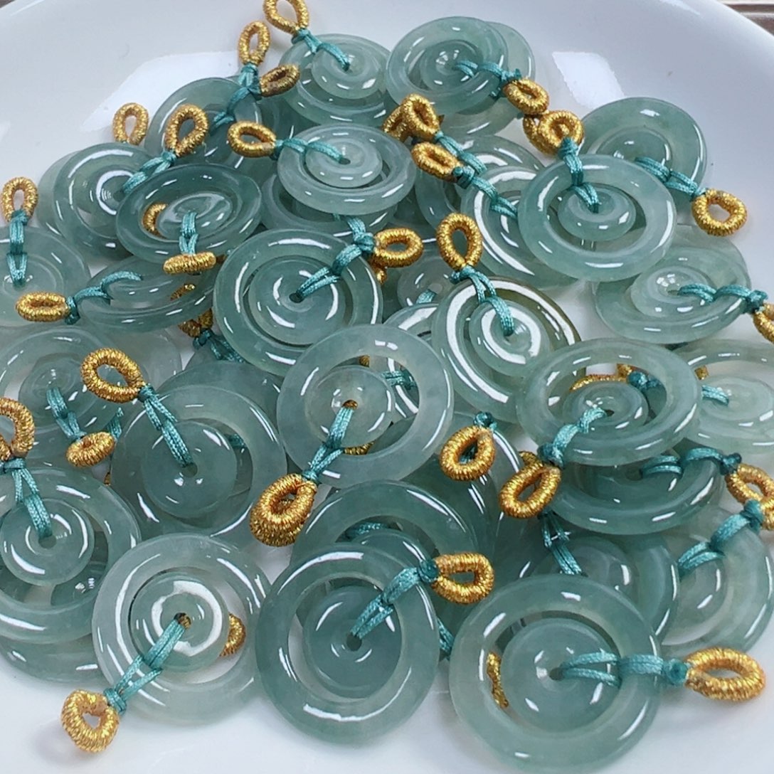 翡翠散珠子母扣一个
