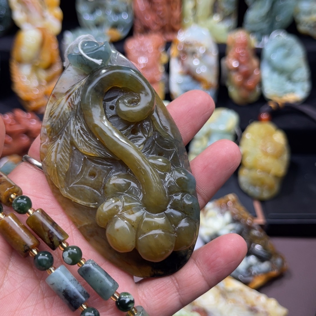 蛇纹石玉未镶嵌吊坠(赠链)