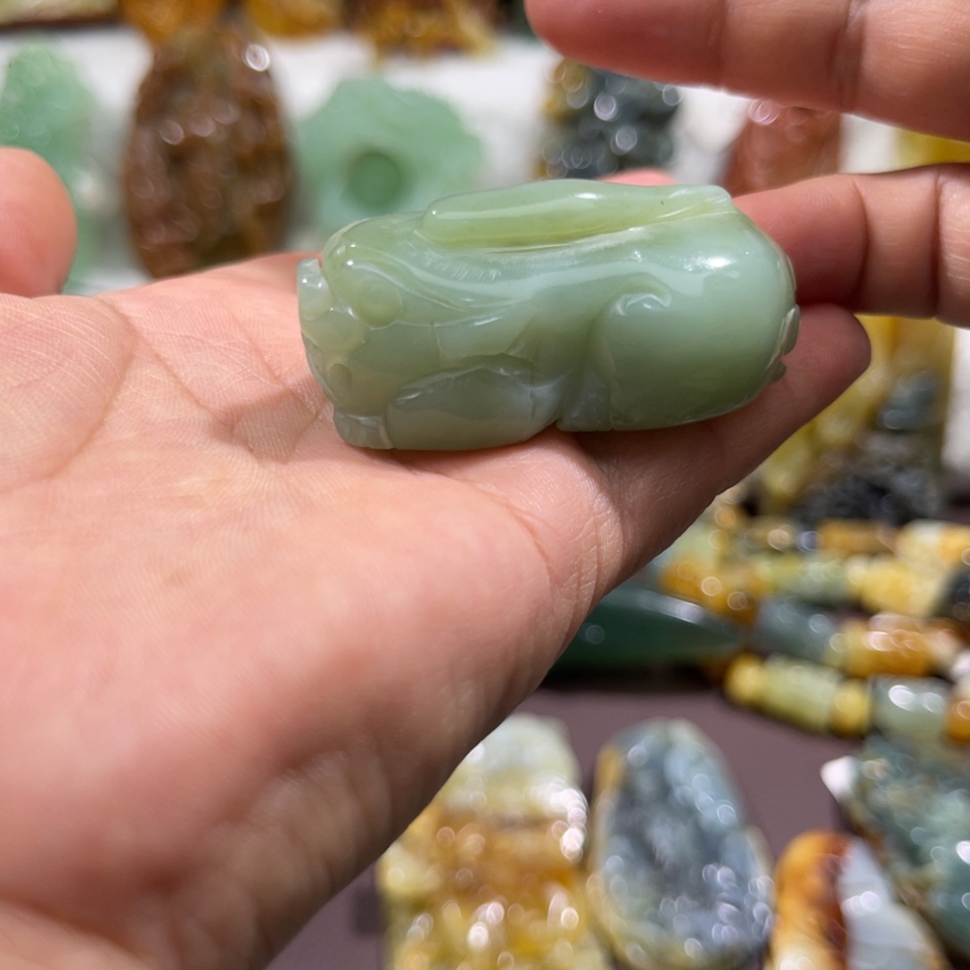未镶嵌蛇纹石玉颈饰