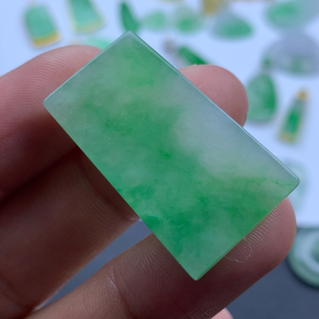 翡翠颈饰未镶嵌翡翠