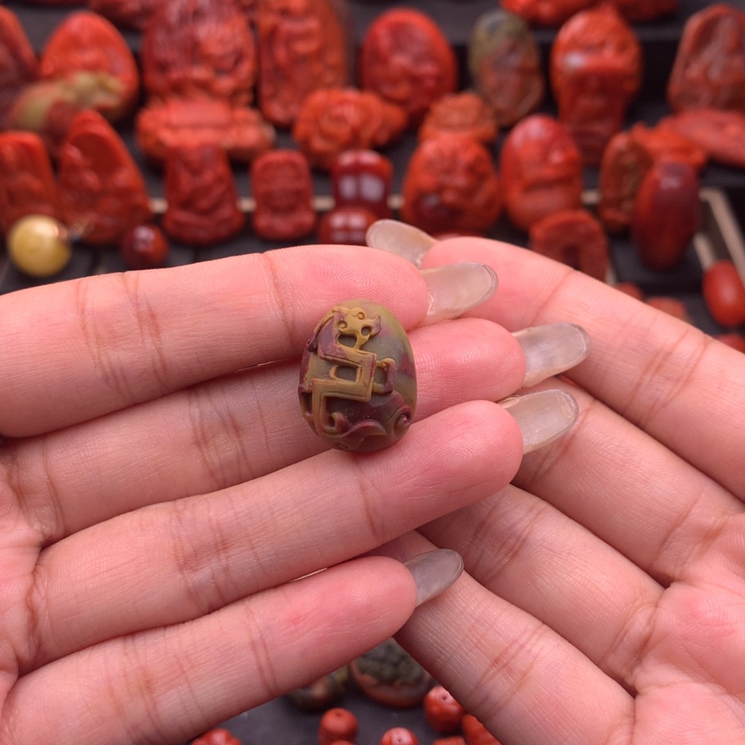 南红玛瑙南红川料原矿原皮包浆赤龙15.7mm未镶嵌