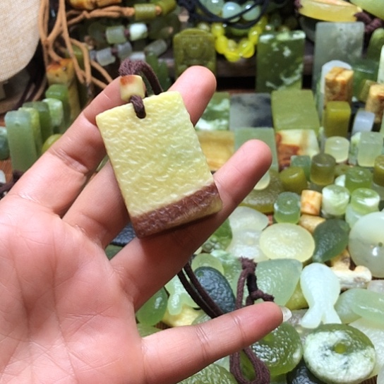 未镶嵌岫玉吊坠孤*