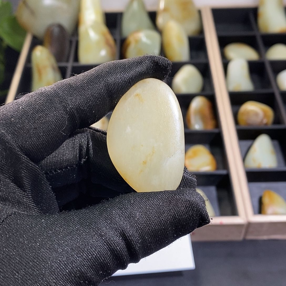 和田玉未镶嵌颈饰丢****新