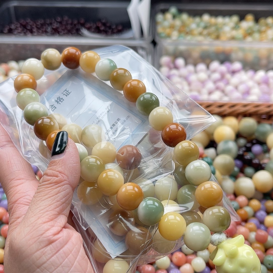 白玉菩提吊坠A/12mm/1条手持