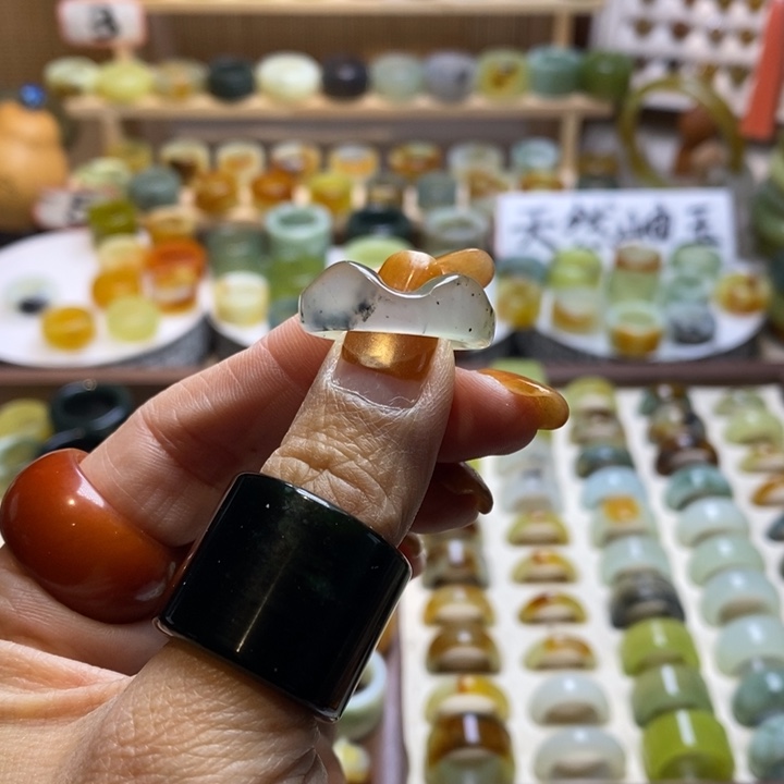 岫玉未镶嵌戒指岫玉精品指环内径 16 到 19 随机发一个