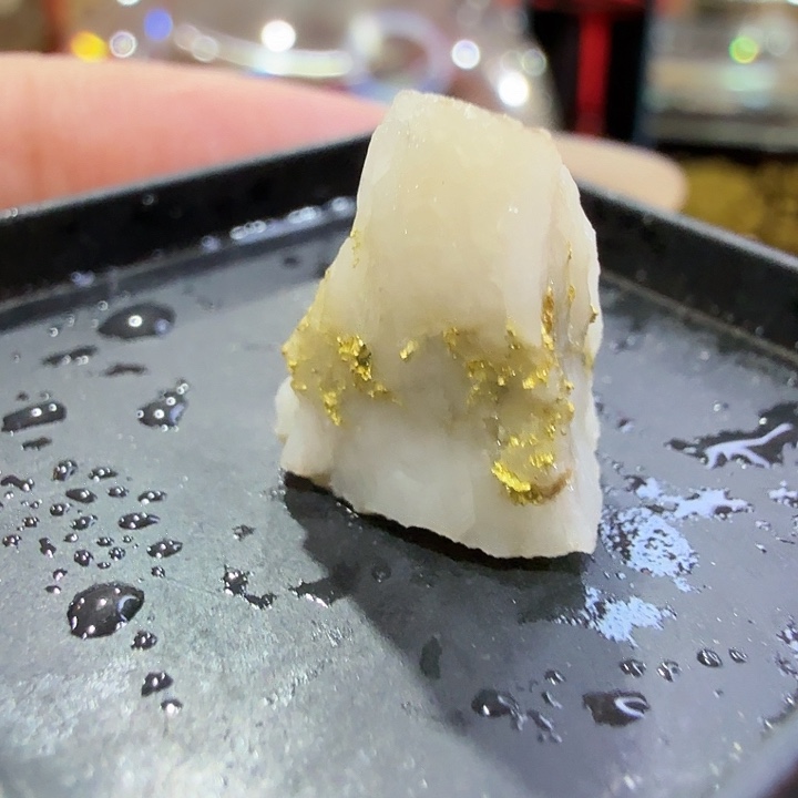 2.2g聚金阁天然明金矿标