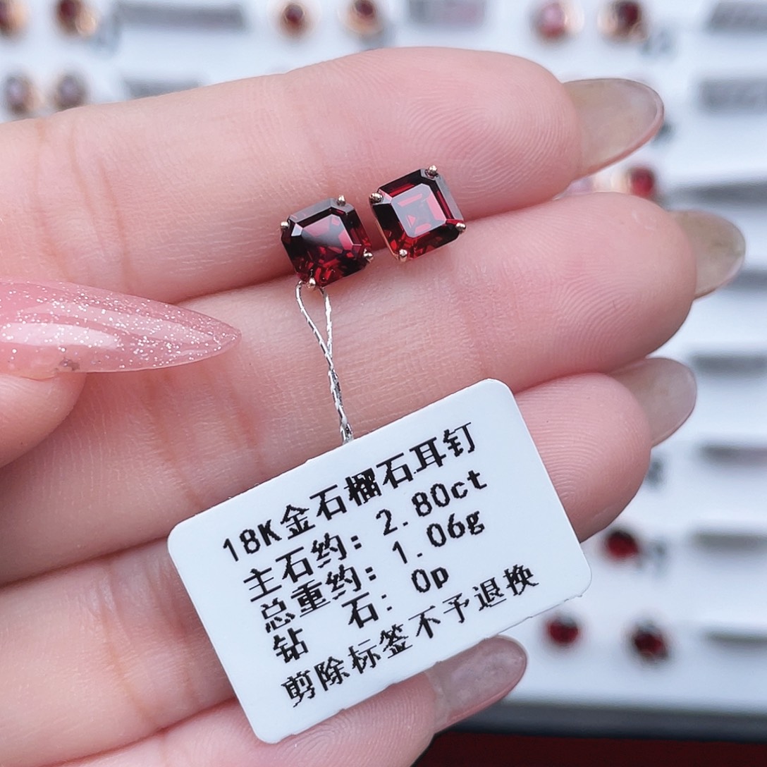 石榴石18K金镶嵌耳饰