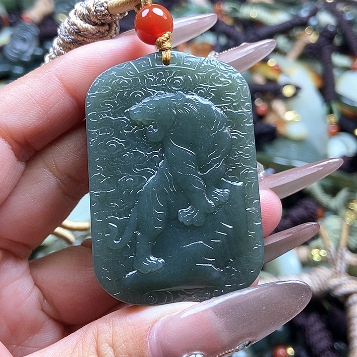 和田玉颈饰足铂镶嵌双面