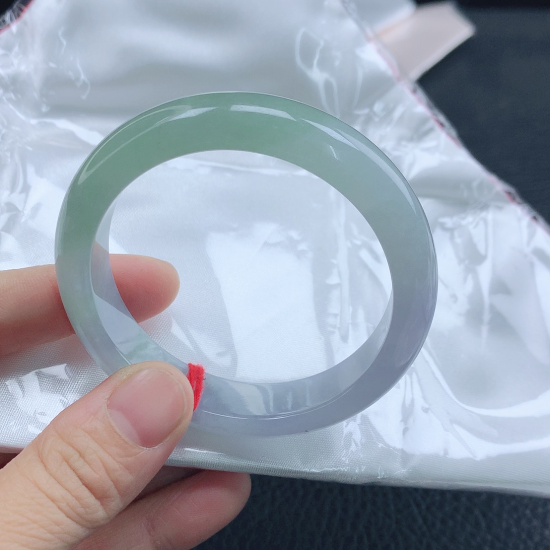 淡***然翡翠未镶嵌手镯53+春彩翡翠手镯