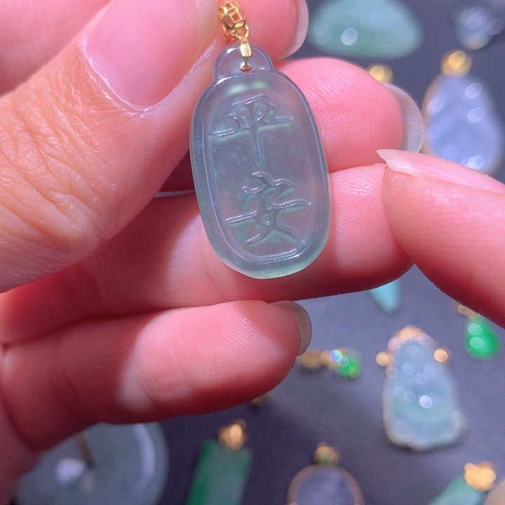 颈饰18K金镶嵌翡翠翡翠