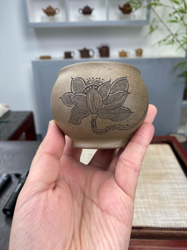 清雅荷韵 蟹壳清紫砂主人杯