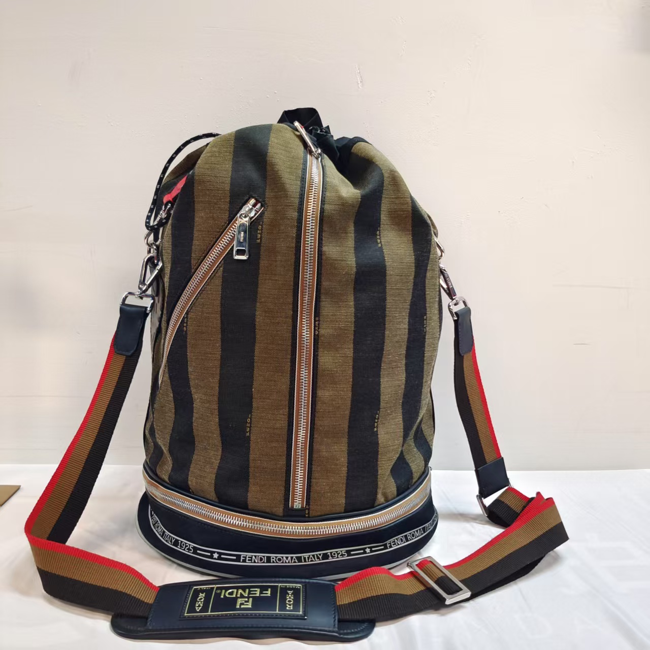 95新 FENDI/芬迪 卡其色拼黑水桶包单肩包