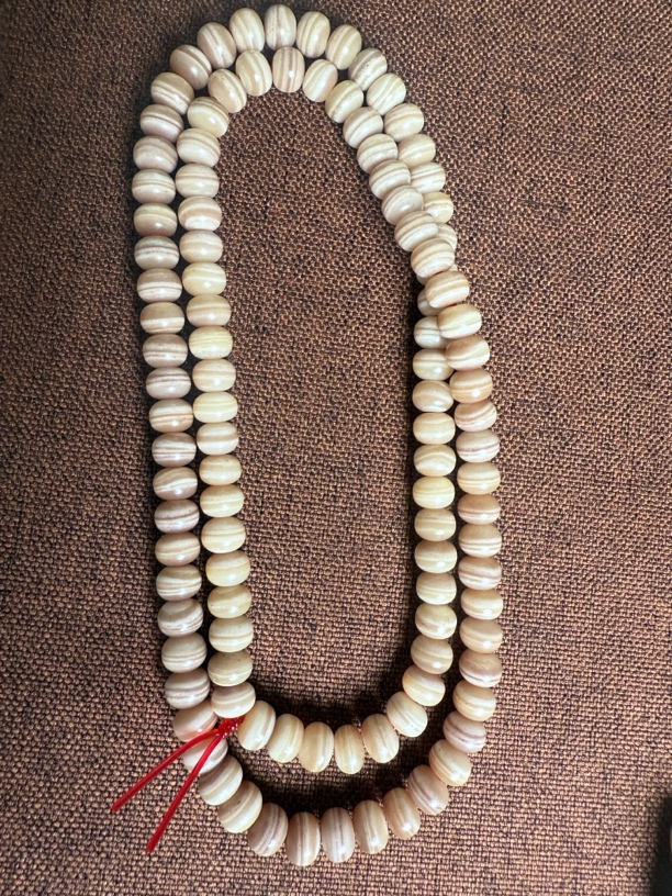 驼骨108颗千层料尺寸6-8密度还不错有的内壁微微宗