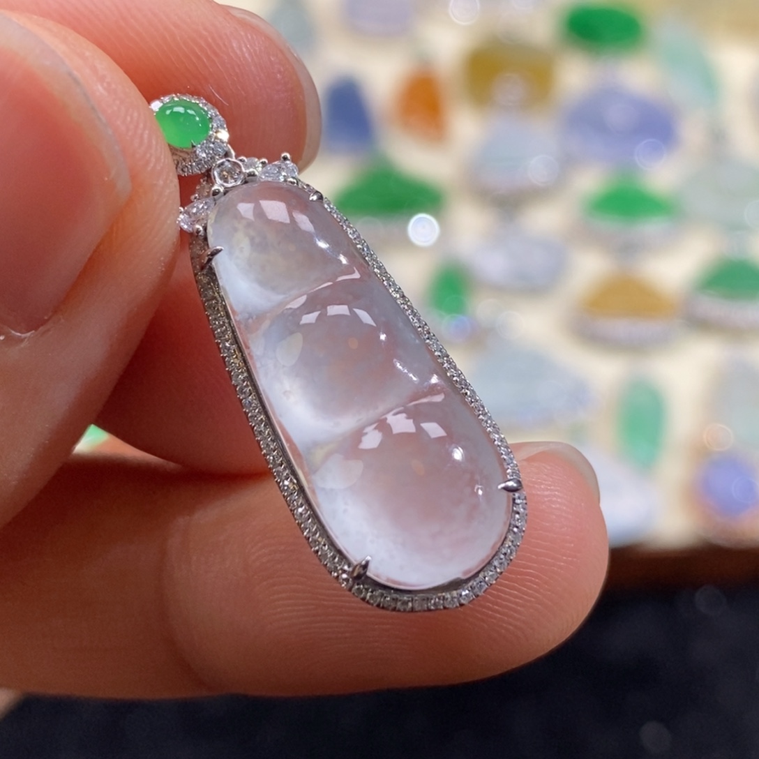 翡翠18K金镶嵌颈饰