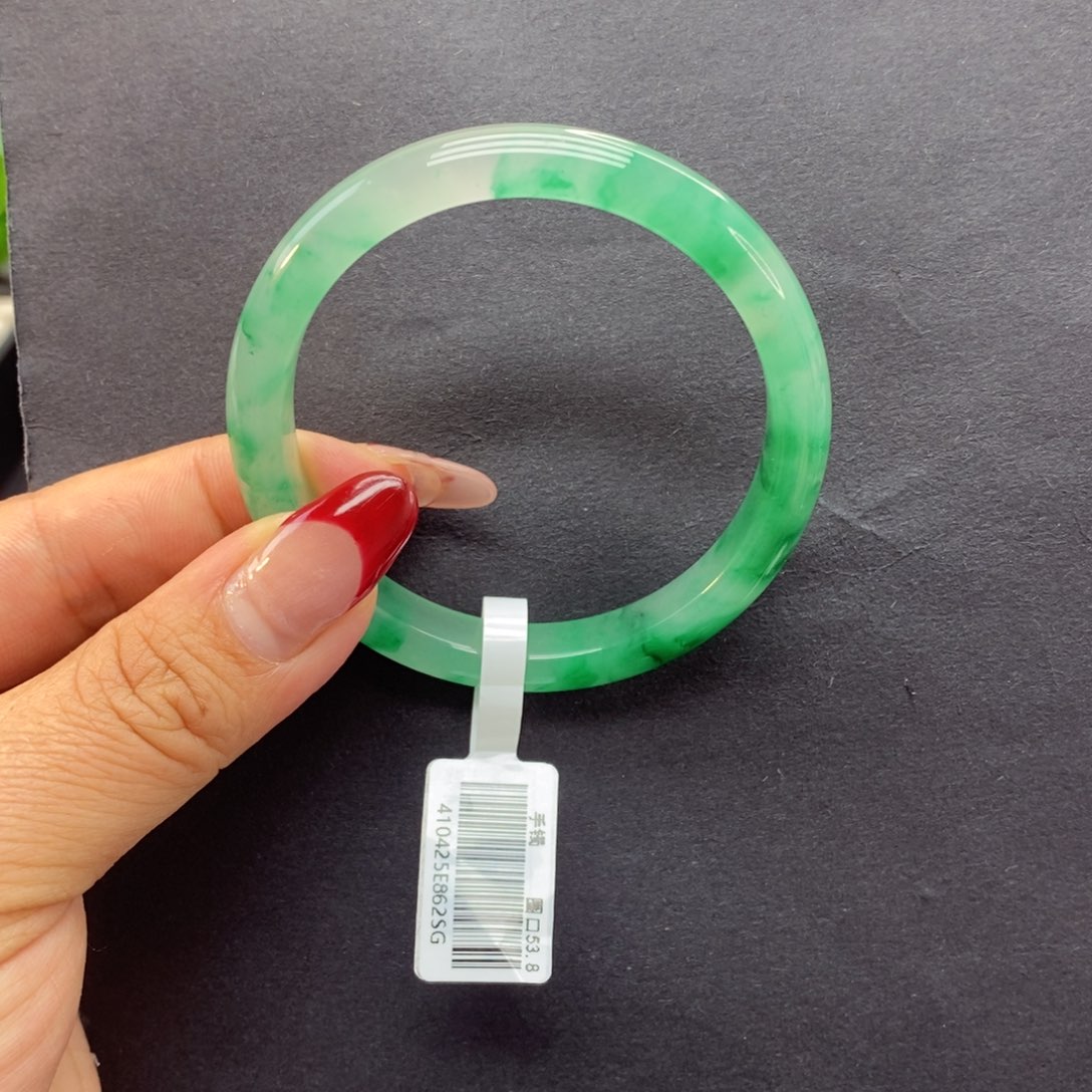 石英质玉手镯未镶嵌是***！