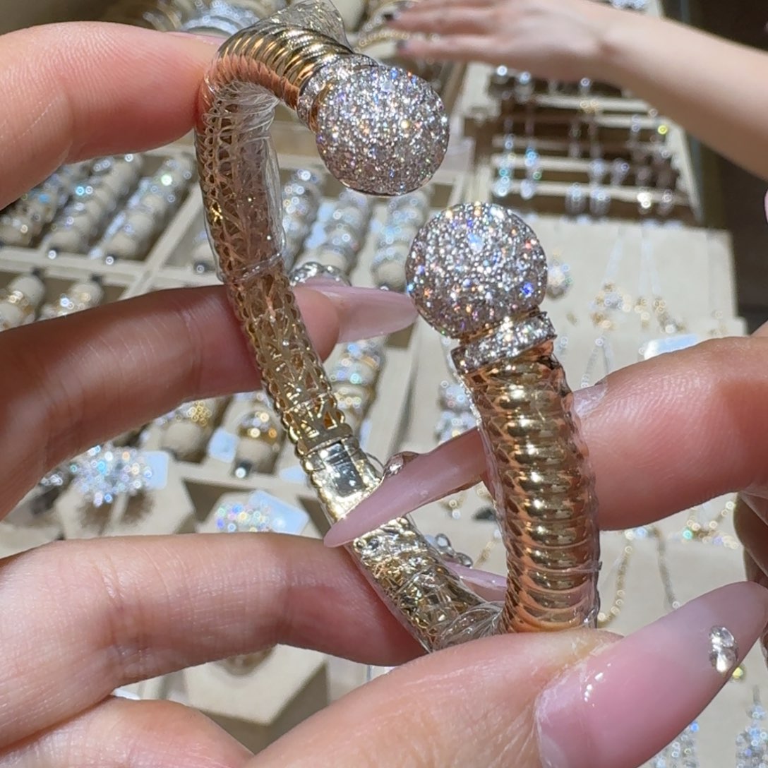 18K金镶嵌手镯钻石