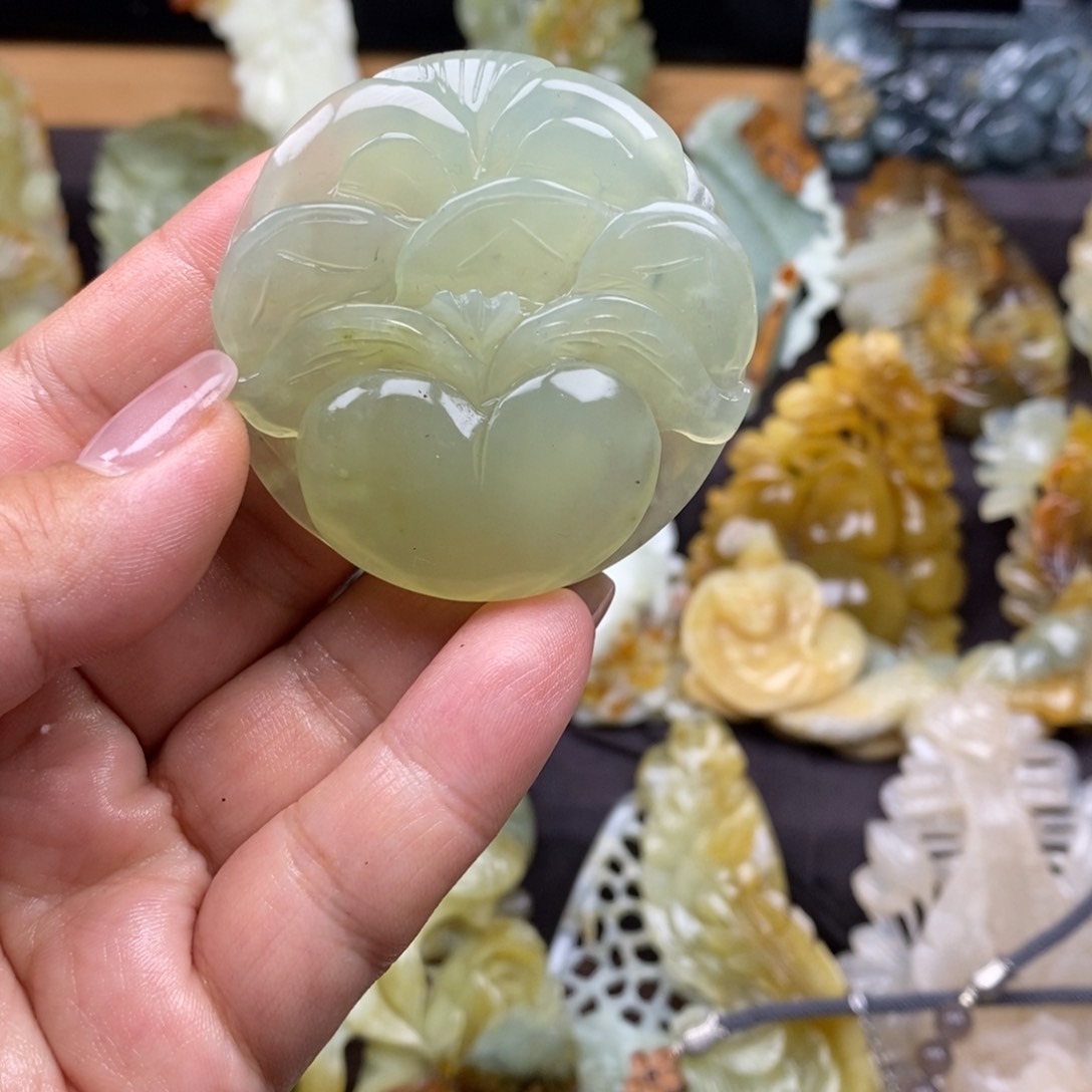 蛇纹石玉颈饰未镶嵌