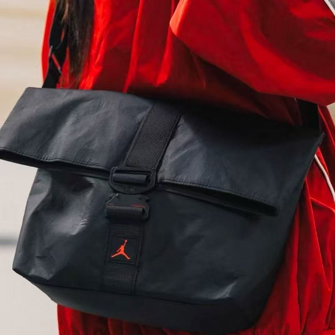 JORDAN D11会员礼品运动休闲健身骑行单肩斜挎包BG011-010B