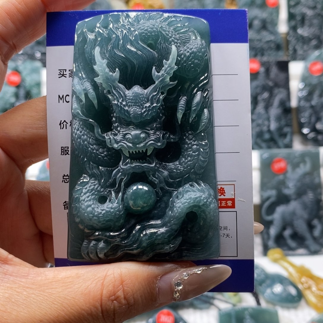 知***道翡翠未镶嵌颈饰翡翠