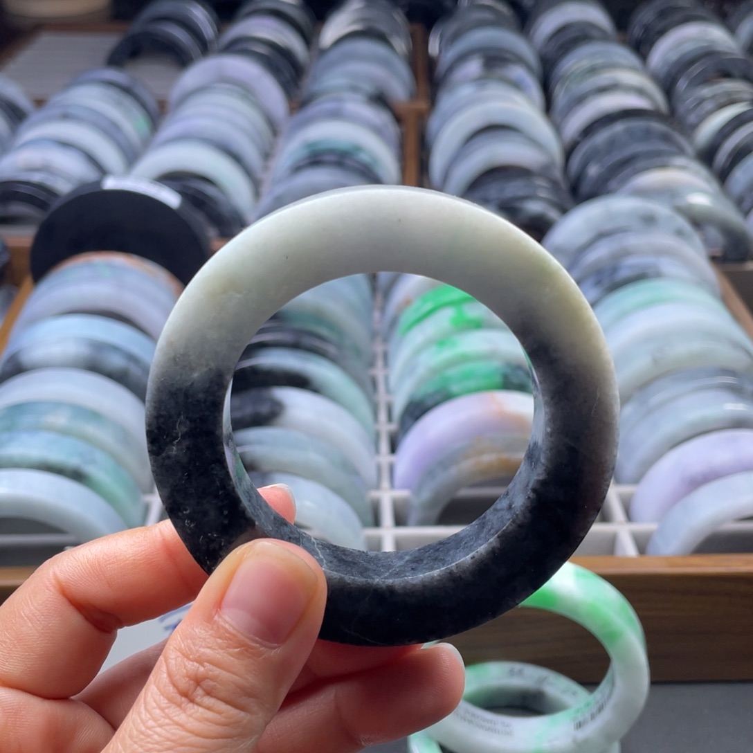 定制翡翠未镶嵌翡翠手镯