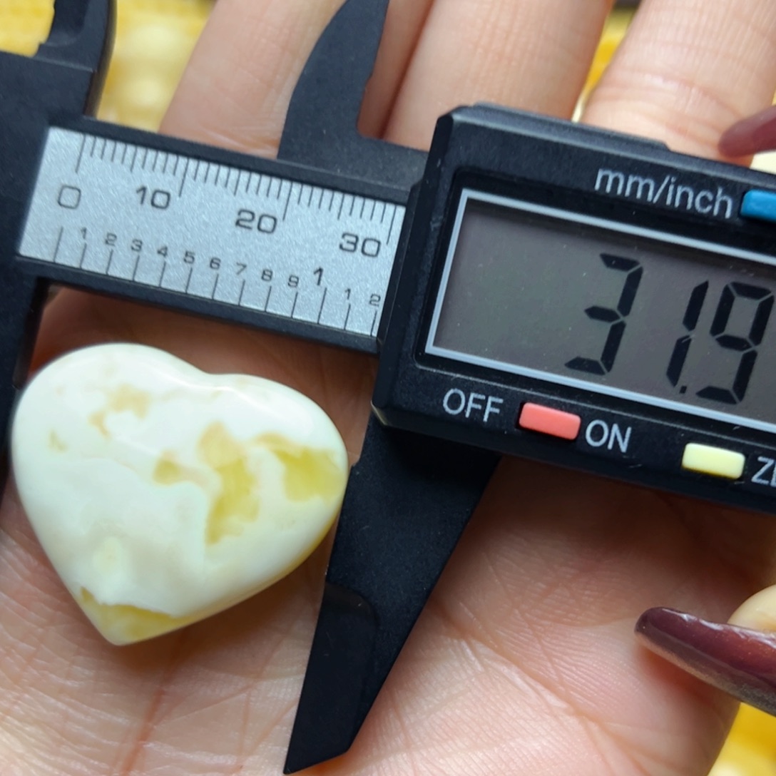 琥珀裸石未镶嵌31.9mm爱心吊坠